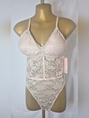 KATHY Delicate Lace Bodysuit With Snap Gusset In Blush NWT Sz M/L